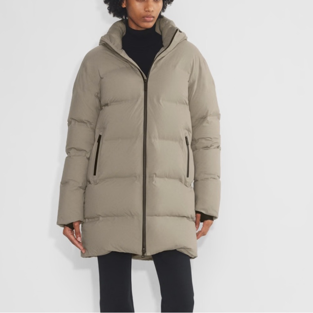Aritzia The Super Puff₂O™ Japanese Rainstop Mid in Modern Taupe size XXXS
